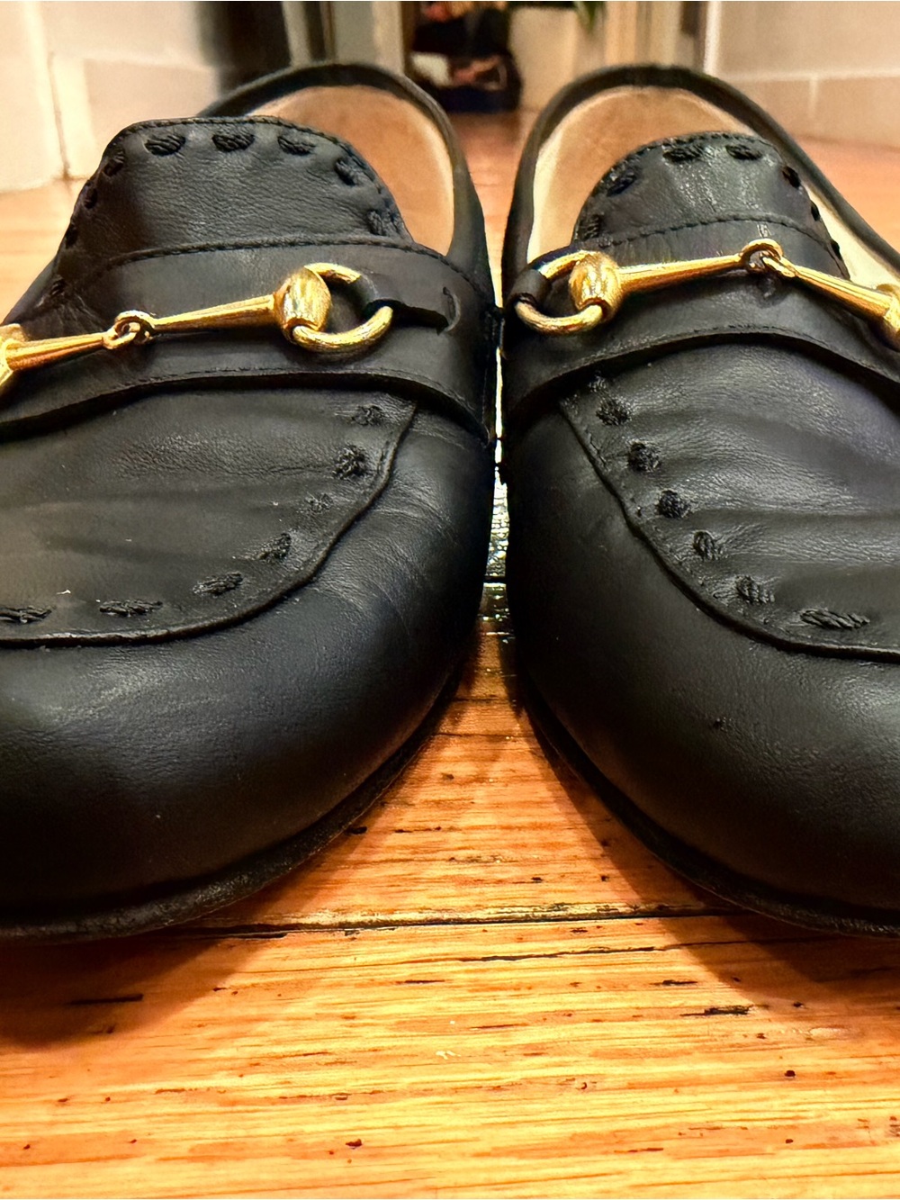 1980s Vintage Gucci Black Leather Horsebit Loafers - Picture 5 of 11